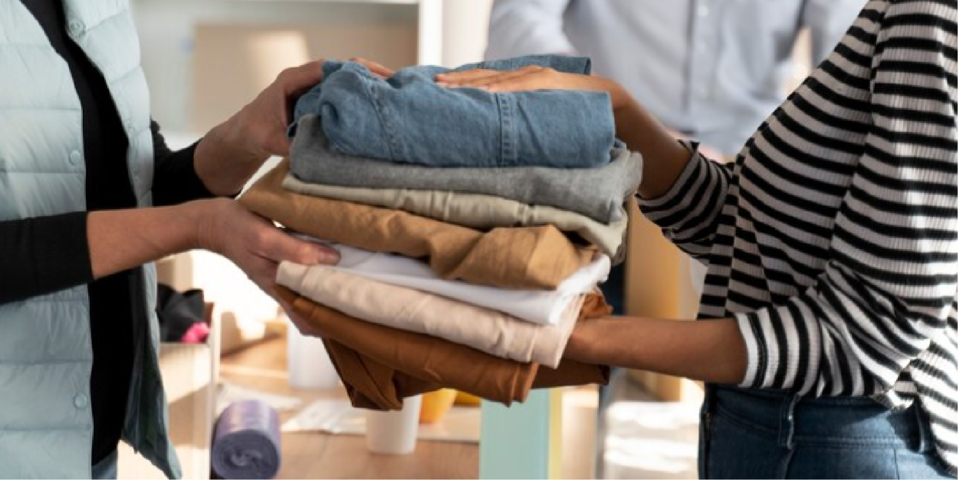 Entrega de ropa y calzado